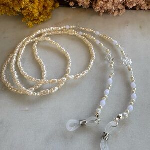 NWT beaded glasses chain